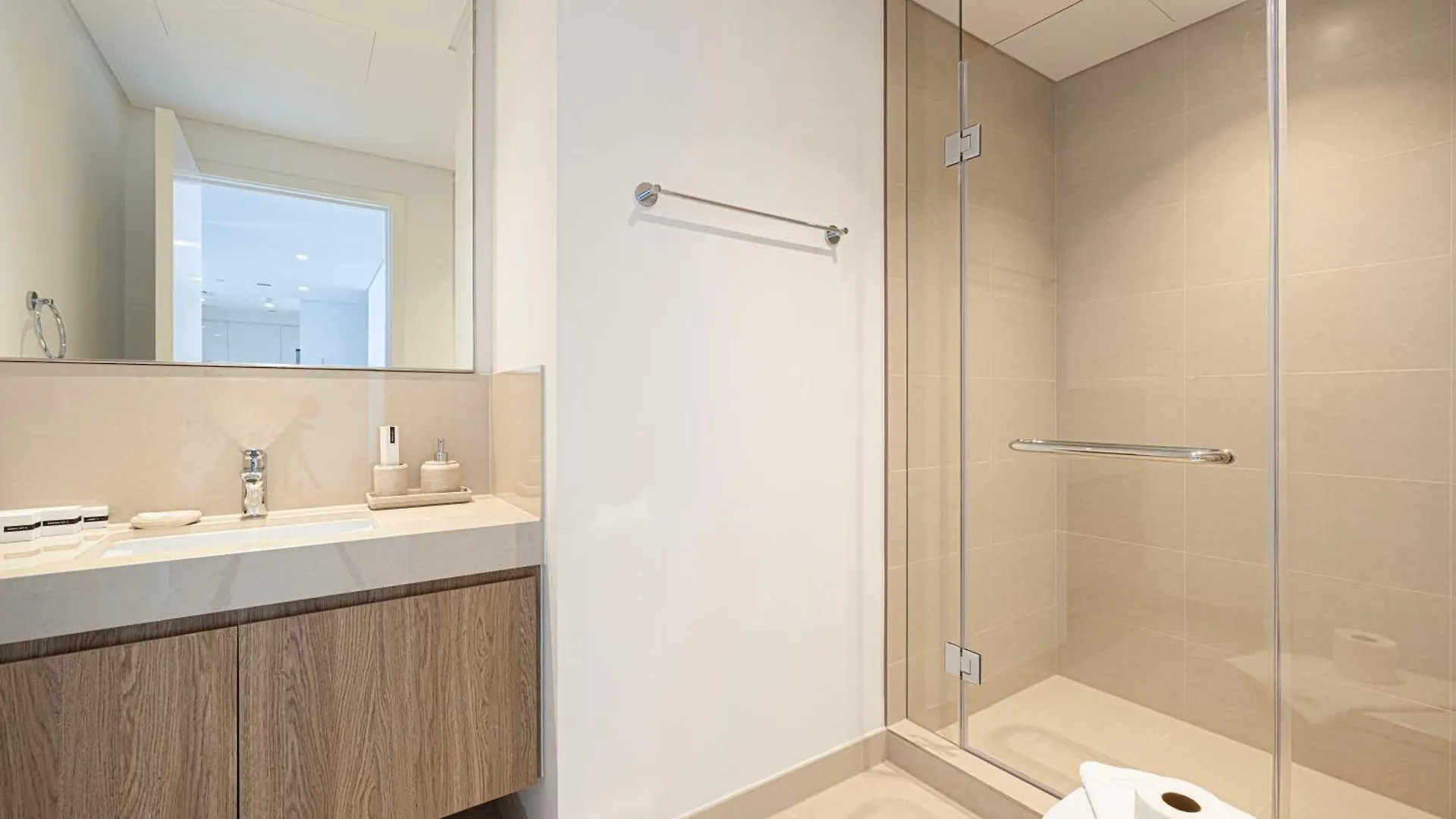 Premium 2 Bedroom High-Floor Apartment Offering Spectacular Burj Khalifa & Fountain Views, Steps Away From Dubai Mall - Downtown Dubai By Stayfinity - Max 8 Guests