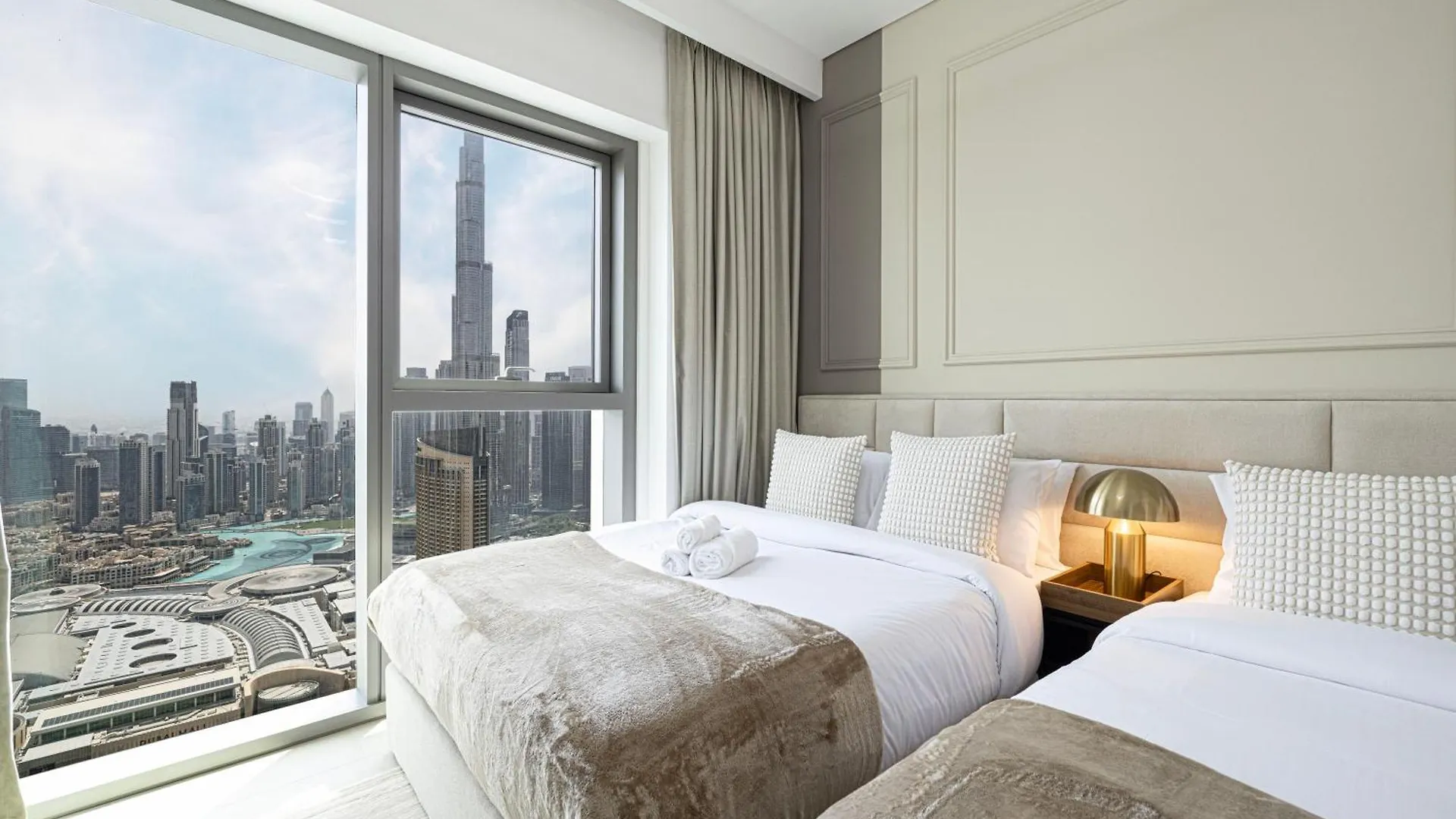 Premium 2 Bedroom High-Floor Apartment Offering Spectacular Burj Khalifa & Fountain Views, Steps Away From Dubai Mall - Downtown Dubai By Stayfinity - Max 8 Guests
