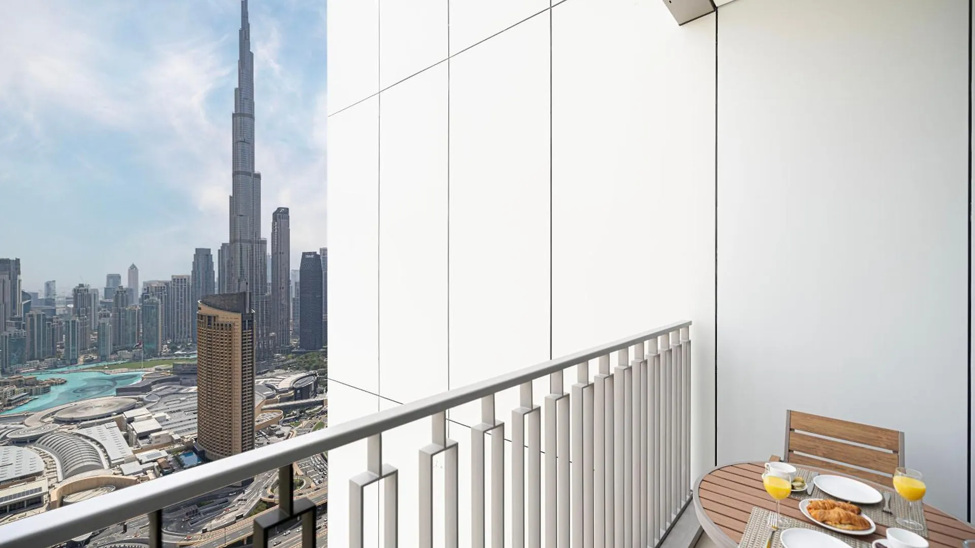 Premium 2 Bedroom High-Floor Apartment Offering Spectacular Burj Khalifa & Fountain Views, Steps Away From Dubai Mall - Downtown Dubai By Stayfinity - Max 8 Guests