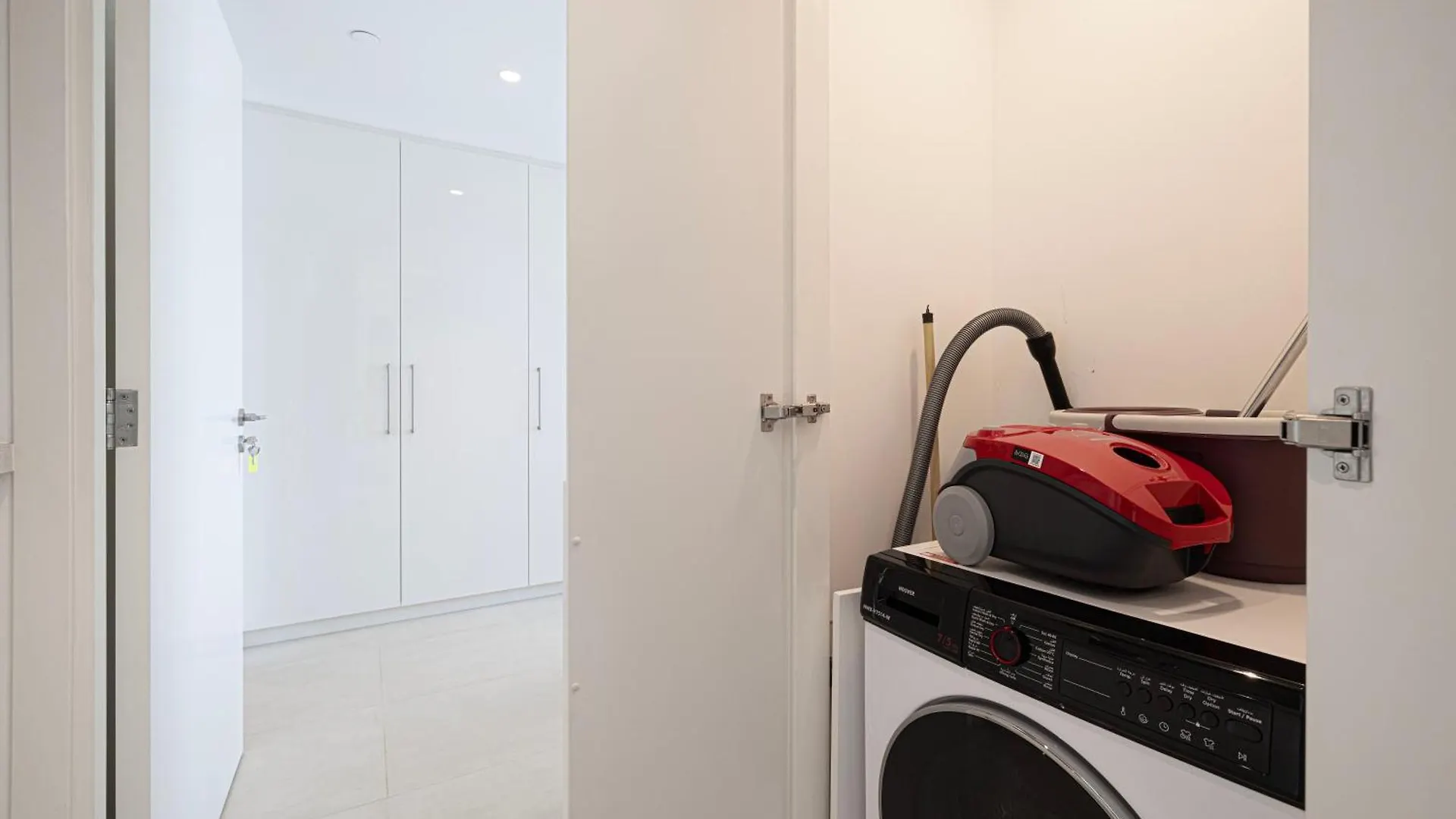 Premium 2 Bedroom High-Floor Apartment Offering Spectacular Burj Khalifa & Fountain Views, Steps Away From Dubai Mall - Downtown Dubai By Stayfinity - Max 8 Guests